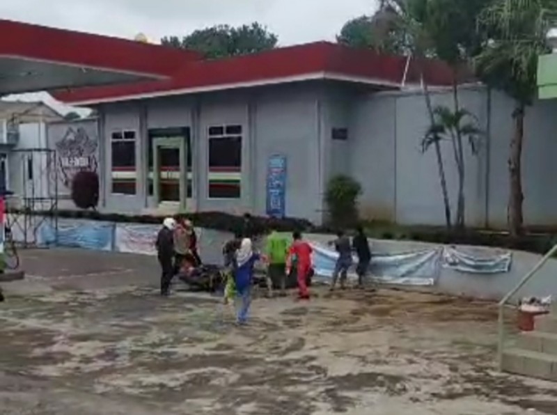 Aksi Jambret di SPBU Kurungan Nyawa Viral, Pelaku Duel dengan Pegawai dan Berhasil Kabur