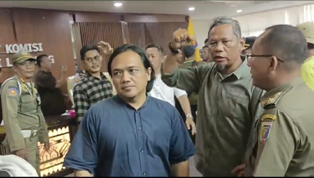 RDP dengan Petani Singkong Memanas, Politisi DPRD Ini Gebrak Meja