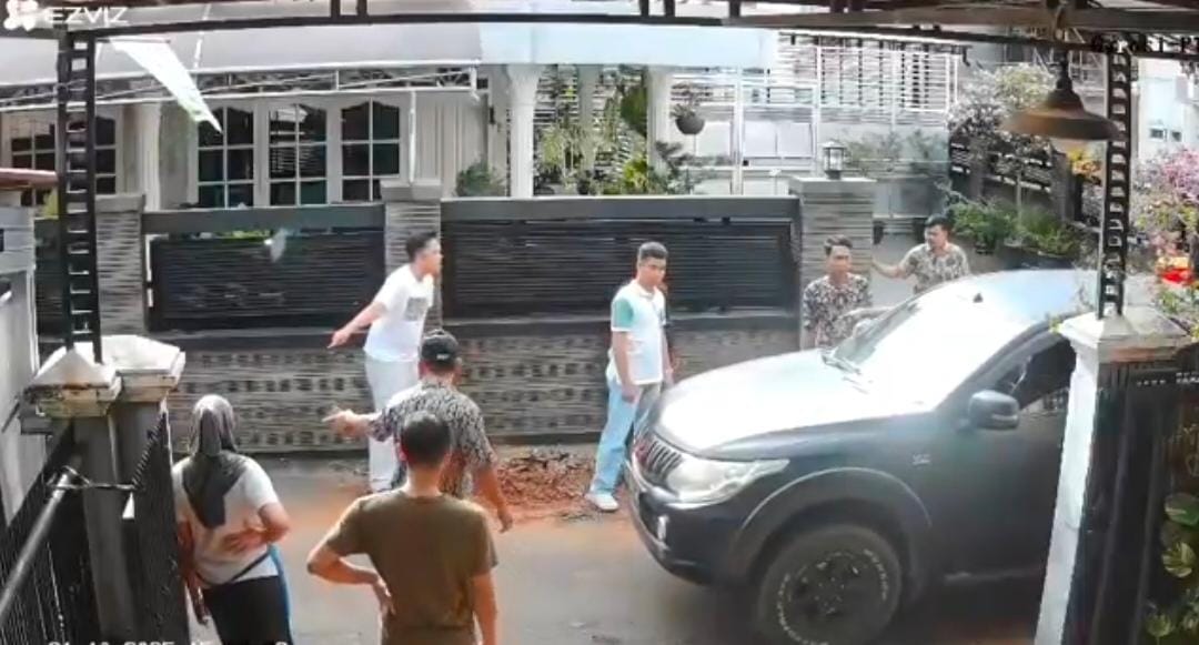 Gara-Gara Jalan Sempit, Anggota DPRD dan Mahasiswa Cekcok