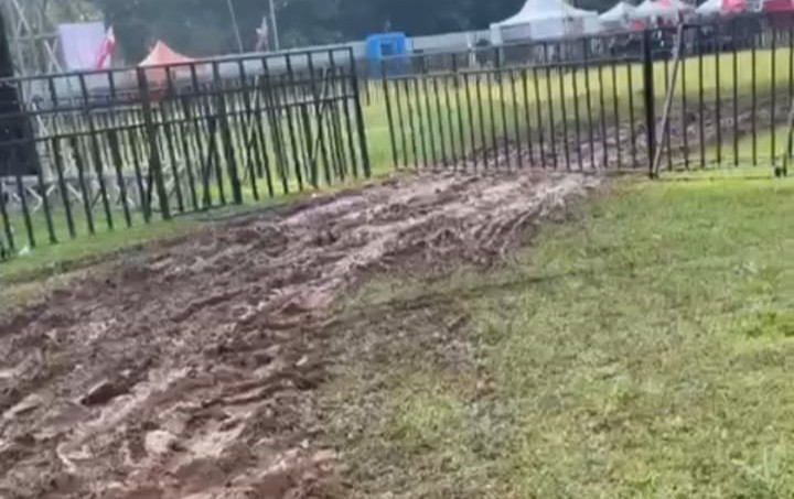 Lapangan Bola Unila Rusak Parah Usai Acara Diwangkara Fest
