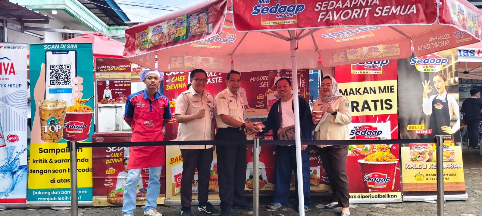 UPT 1 Samsat Rajabasa Bandar Lampung Bagikan Mie Instan