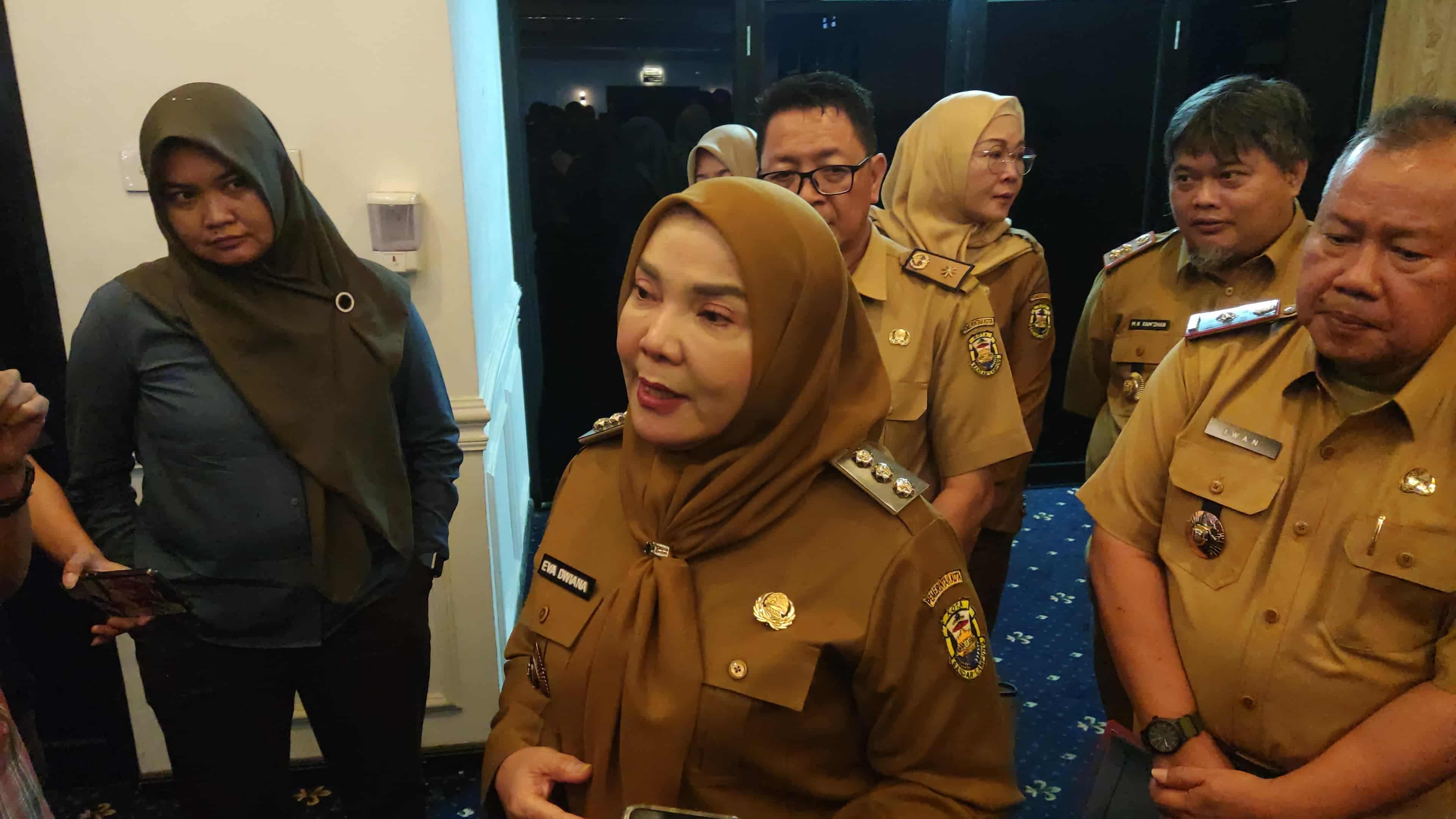 Eva Dirikan Sekolah Ilegal