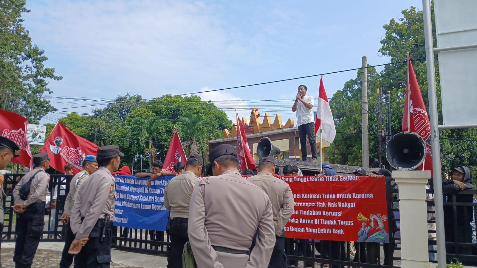 GEMBOK Ungkap Borok Disperkim