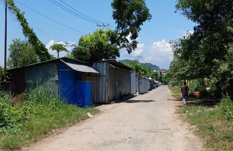 Kafe Remang di PKOR Bikin Resah, Lurah Wayhalim Tutup Mata