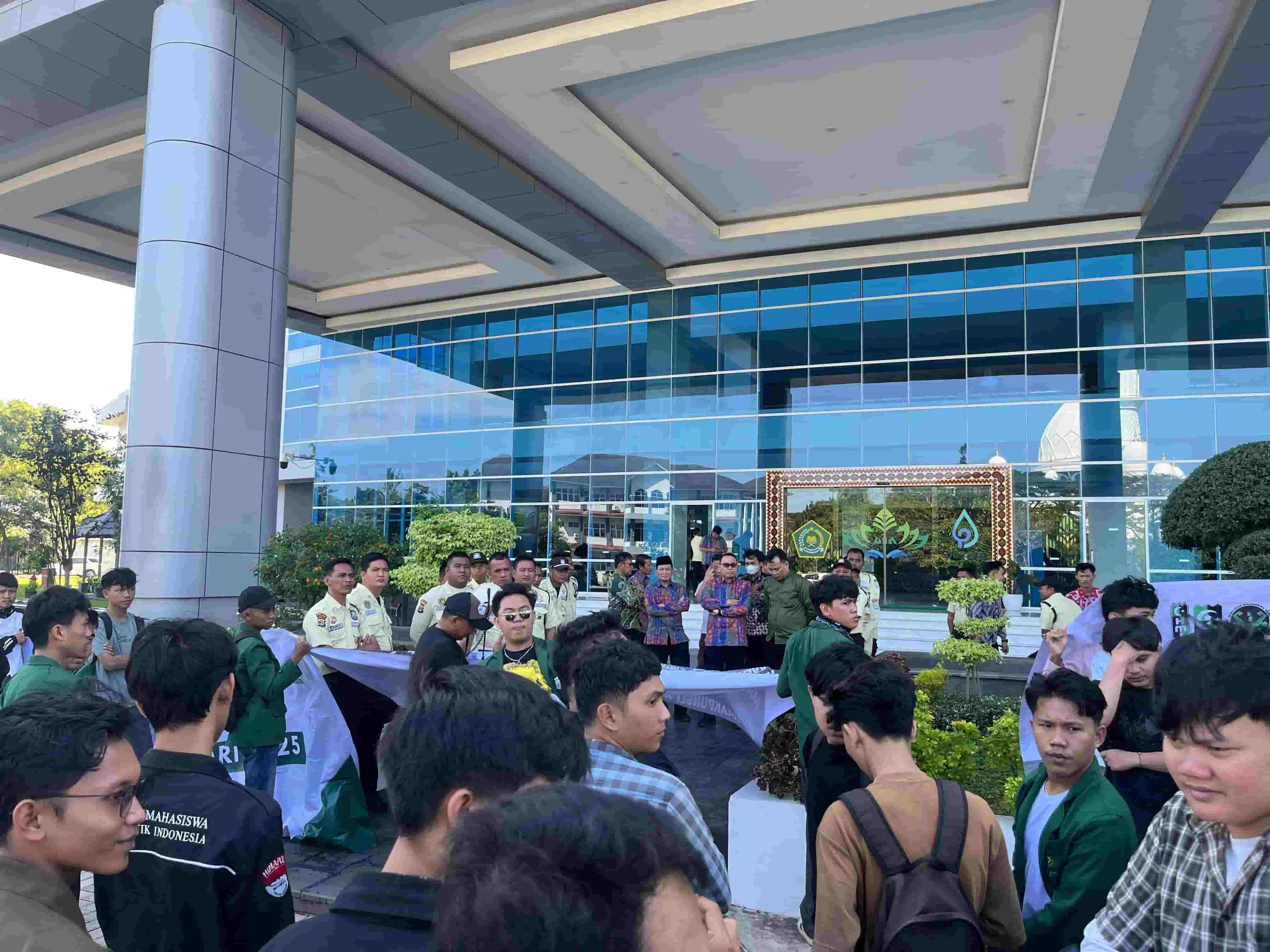 Mahasiswa UIN RIL Demo, Tuntut Transparansi dan Tolak Komersialisasi Kampus