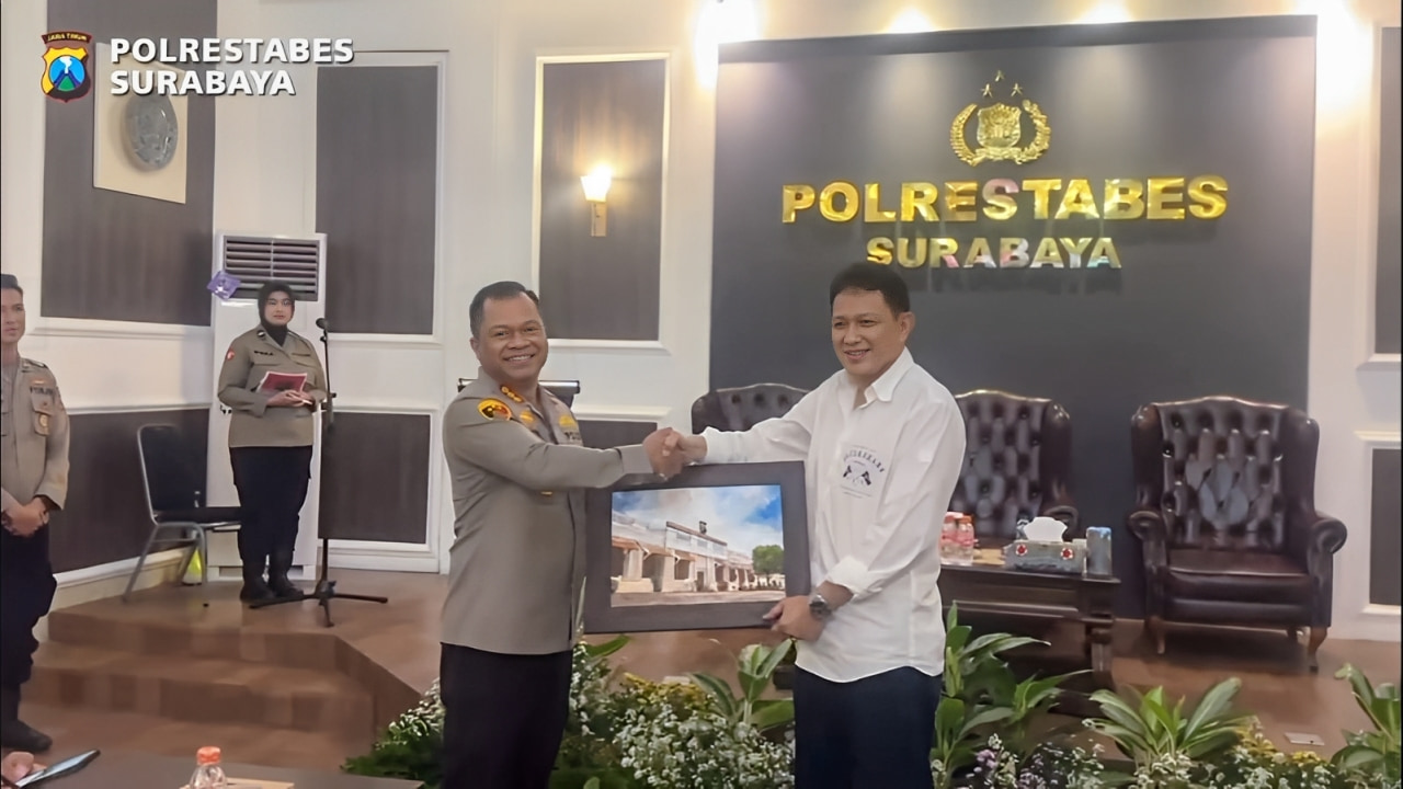 Kunjungan SPDB Brigjen Pol. (P) Drs. Pangeran Edward Syah Pernong di Polrestabes Surabaya