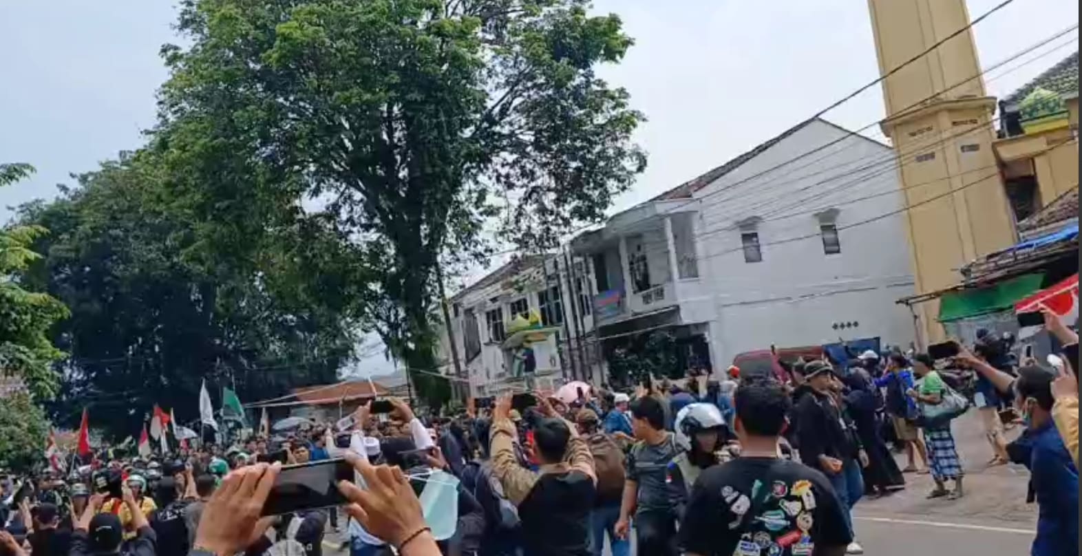 Massa Aksi Mulai Berdatangan di Gedung DPRD Lampung, Aparat Perketat Pengamanan