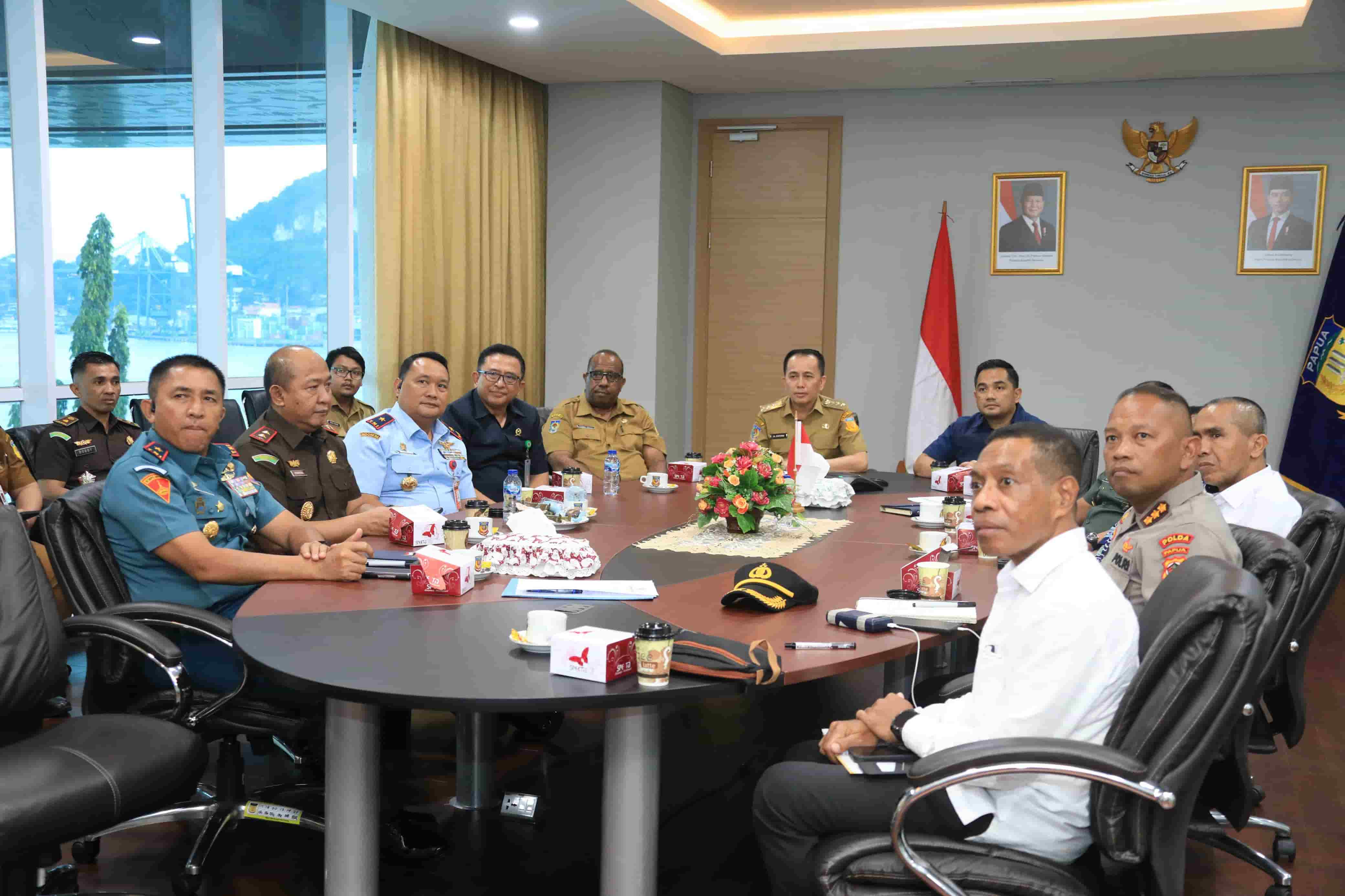 Hadiri Rakor Kesiapan PSU, Pj Gubernur Papua Pastikan PSU Berjalan Aman dan Lancar