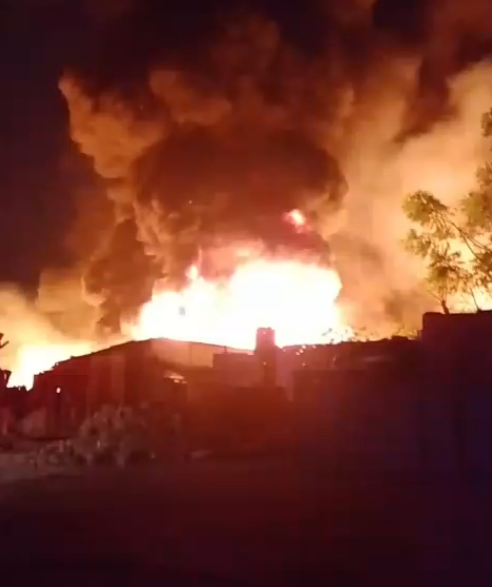 Api Lalap Gudang BBM, Dua Rumah Terbakar