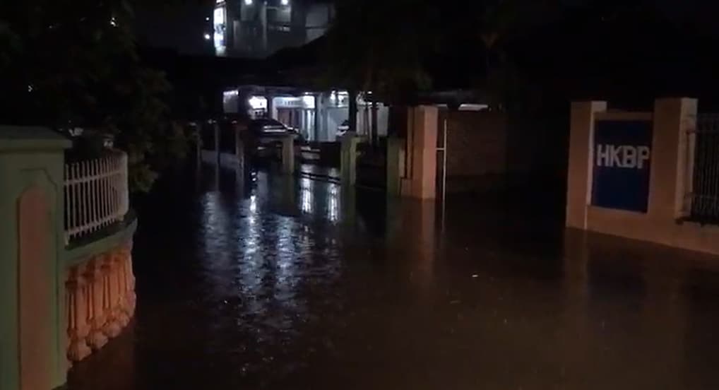 Hujan Deras Rendam Gang Pelita Baru Kota Bandar Lampung