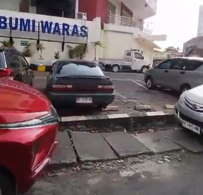 Parkir Liar di RS Bumi Waras Bikin Macet