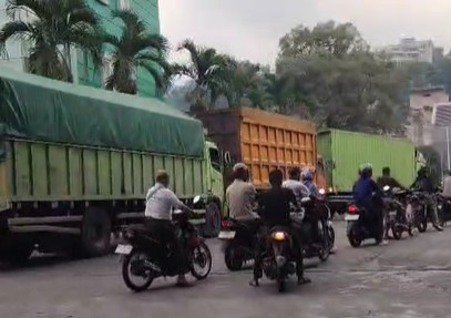 Solar Sulit Didapat, Antrean Mengular Sejak Subuh