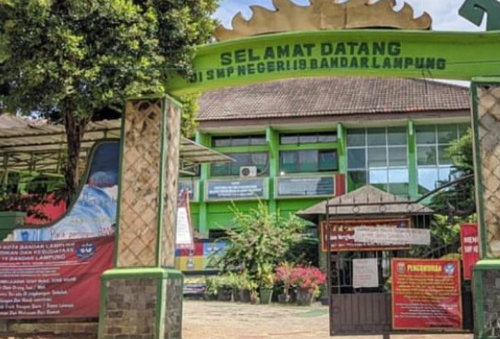 Jual Seragam di Atas Harga Pasaran, Kepsek SMPN 19 Disorot