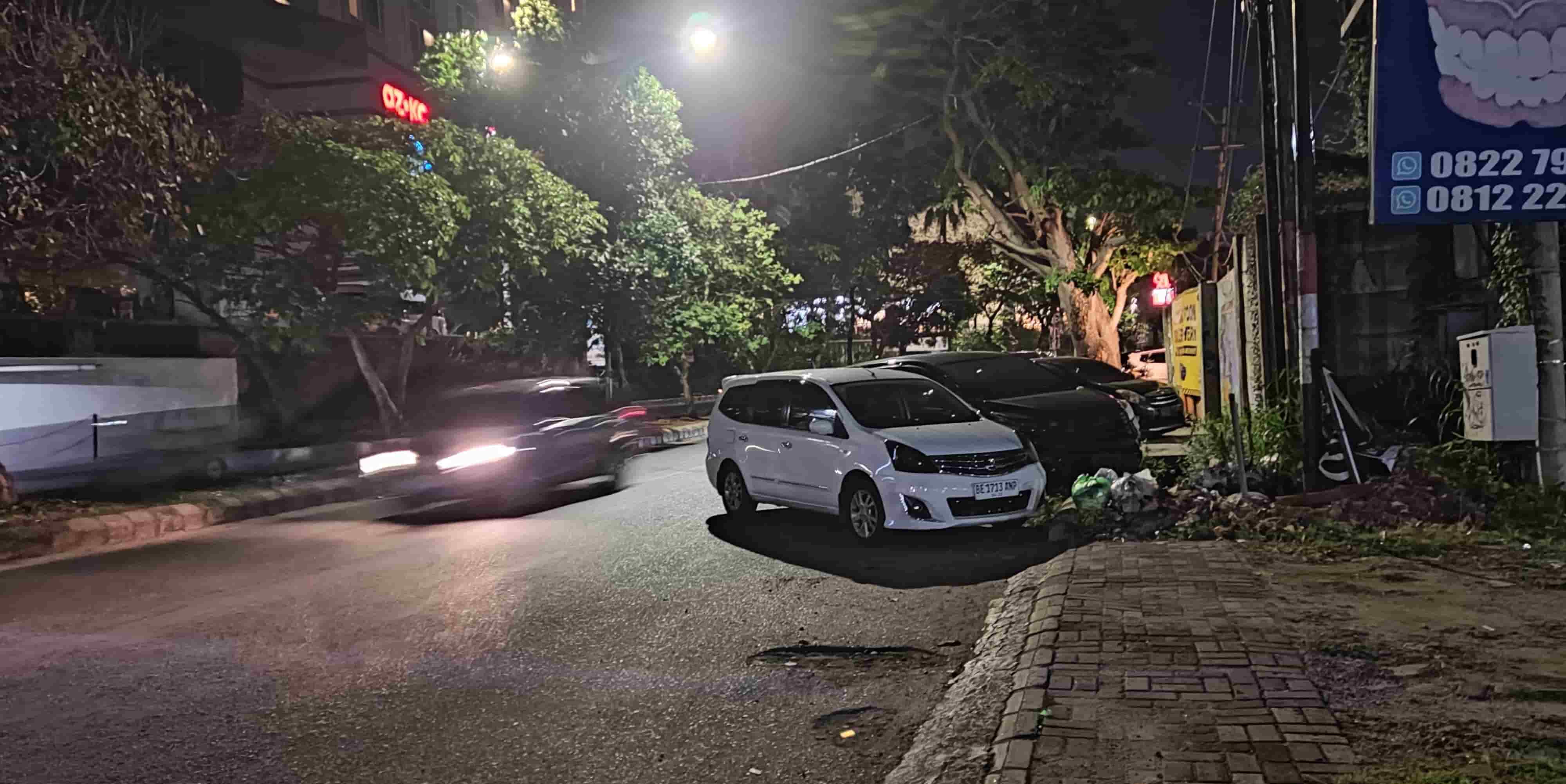Trotoar di Depan Kopi Nako Disulap Jadi Lahan Parkir