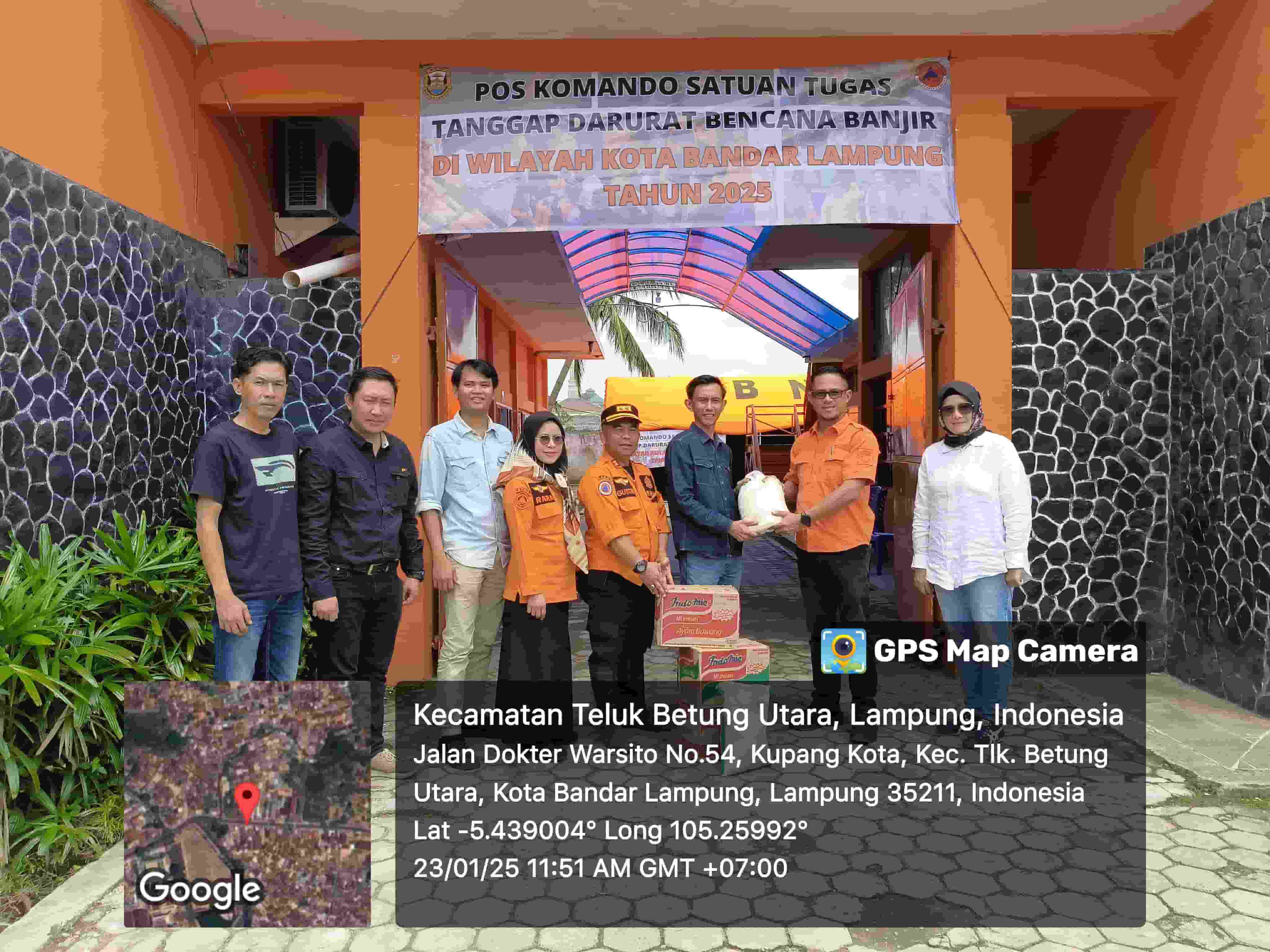 LCW Salurkan 5 Ton Beras dan 100 Paket Indomie untuk Warga Terdampak Banjir di Lampung