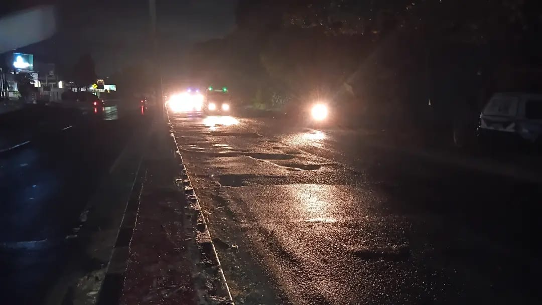 Jalan Soekarno-Hatta, Berlubang dan Gelap Gulita pihak