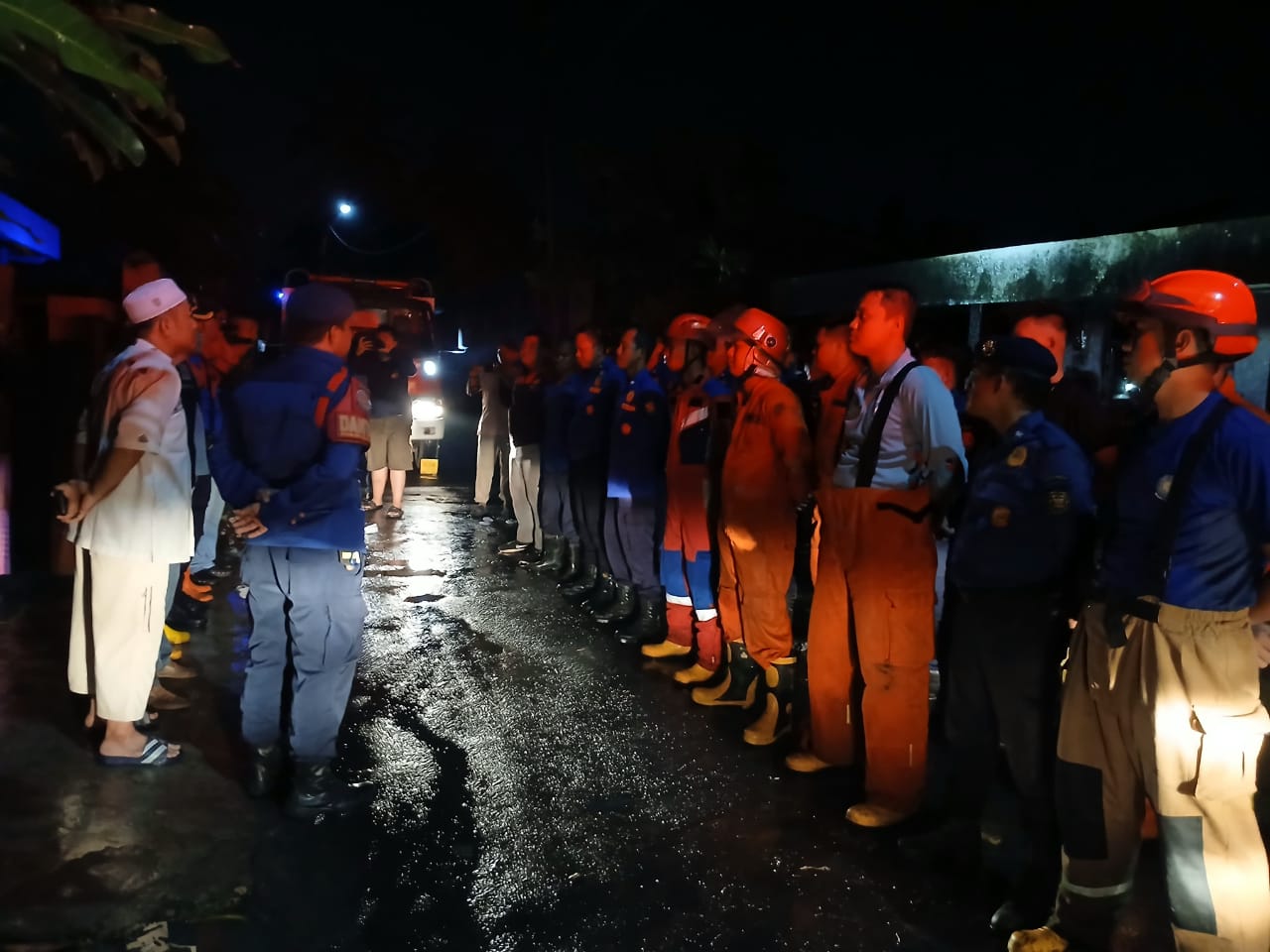 Warga Apresiasi Tim Damkar Kota Bandar Lampung atas Tanggapan Cepat dalam Menanggulangi Kebakaran