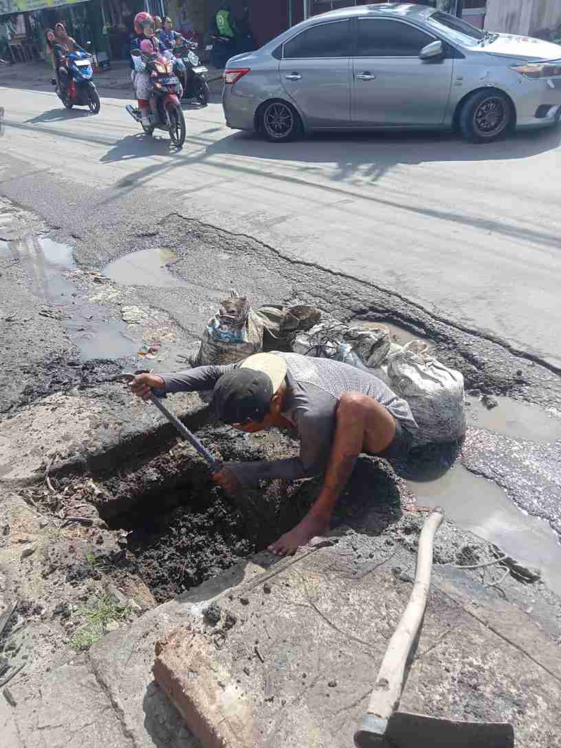 Puluhan Bangunan di Atas Saluran Air Ditertibkan, Pemkot Bandar Lampung Gencarkan Normalisasi Sungai