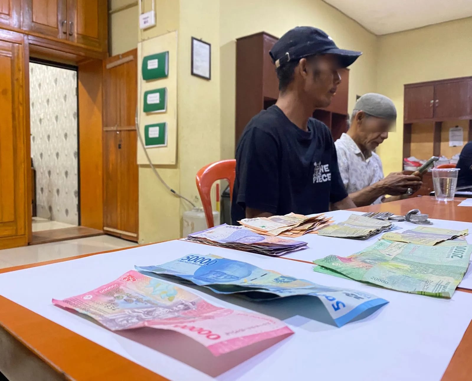 Pungli di Pasar Gudang Lelang, Polisi Amankan Bapak dan Anak