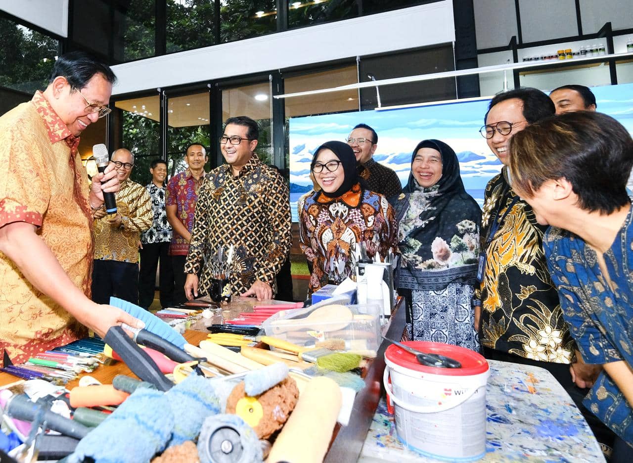 Di Balik Kanvas dan Nada: SBY Sambut Kemenparekraf di Cikeas Art Gallery