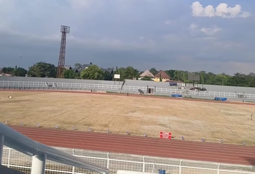 Revitalisasi Rumput Stadion Sumpah Pemuda Mulai Tunjukkan Hasil Positif