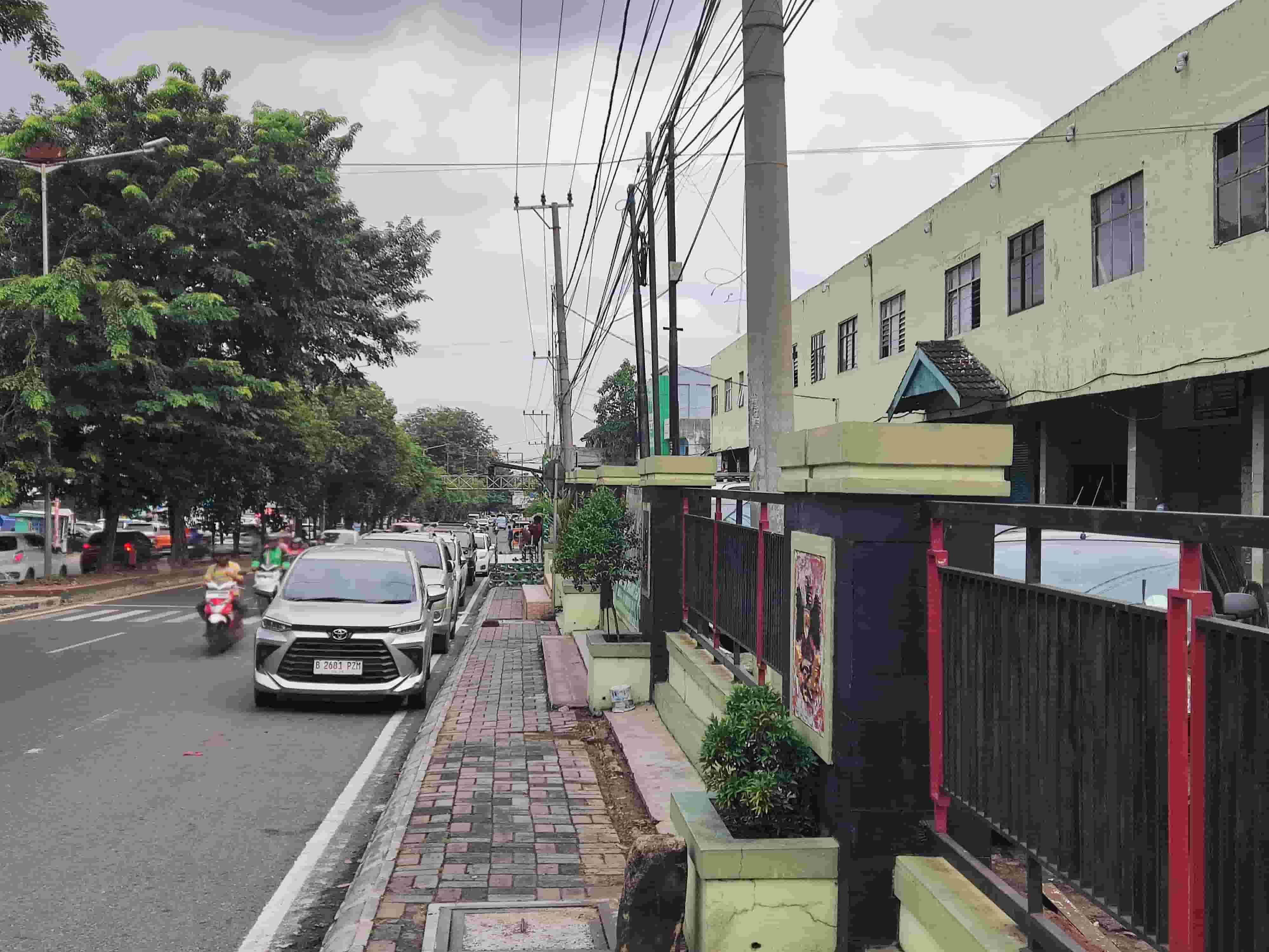 Rambu Dilanggar, Kemacetan Tak Terhindarkan di Jalan Tengku Umar Bandar Lampung