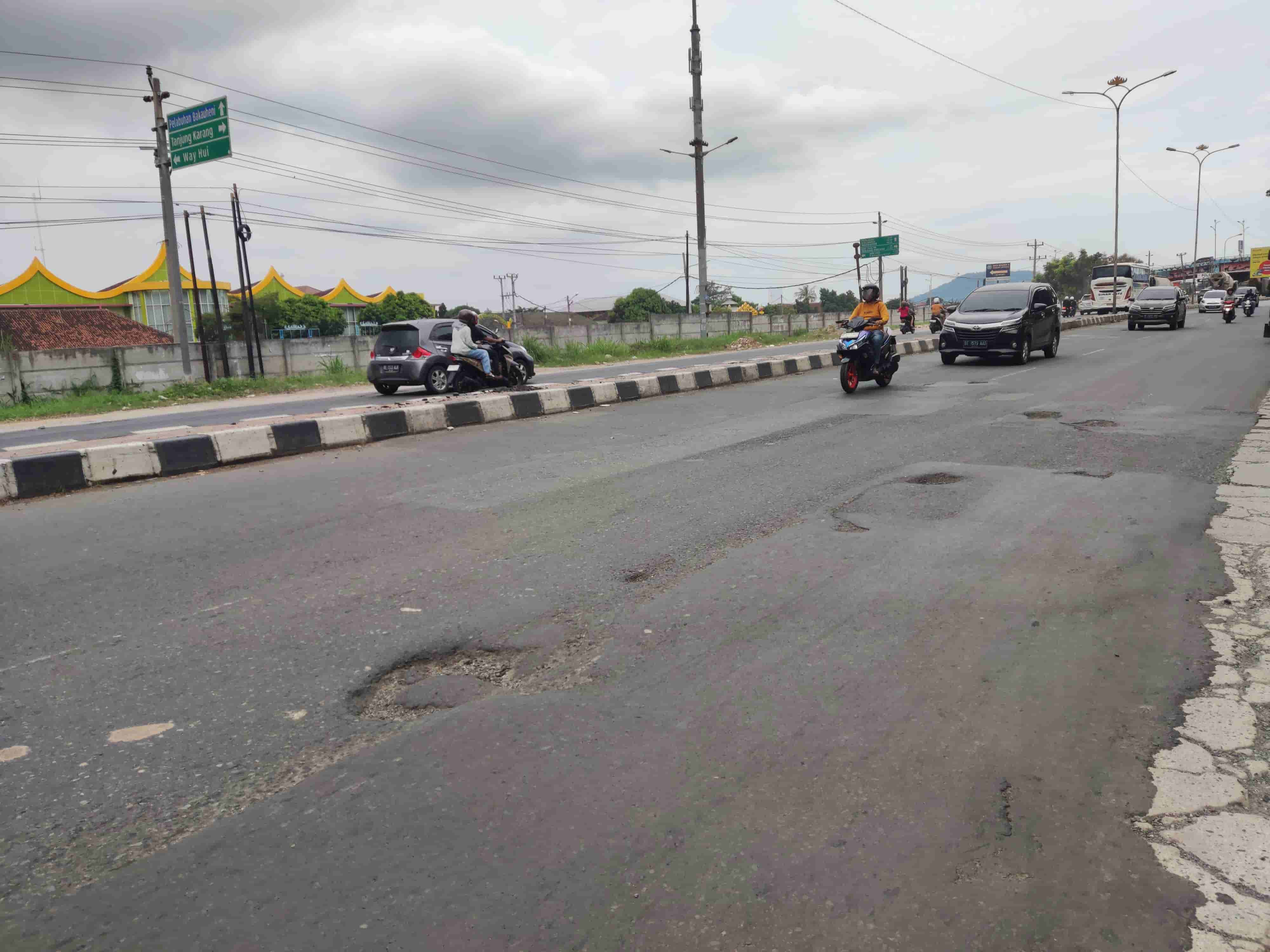 Pengendara Keluhkan Jalan Bypas Rusak