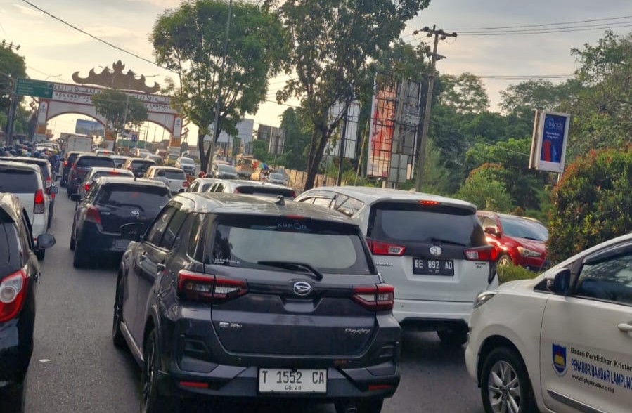 Bunderan Hajimena Macet Hingga 2 Kilo