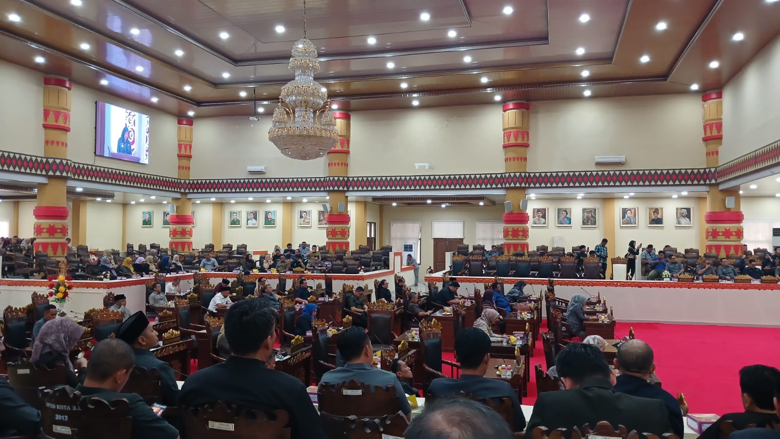 Wali Kota Eva Sampaikan Pandangan Umum Fraksi