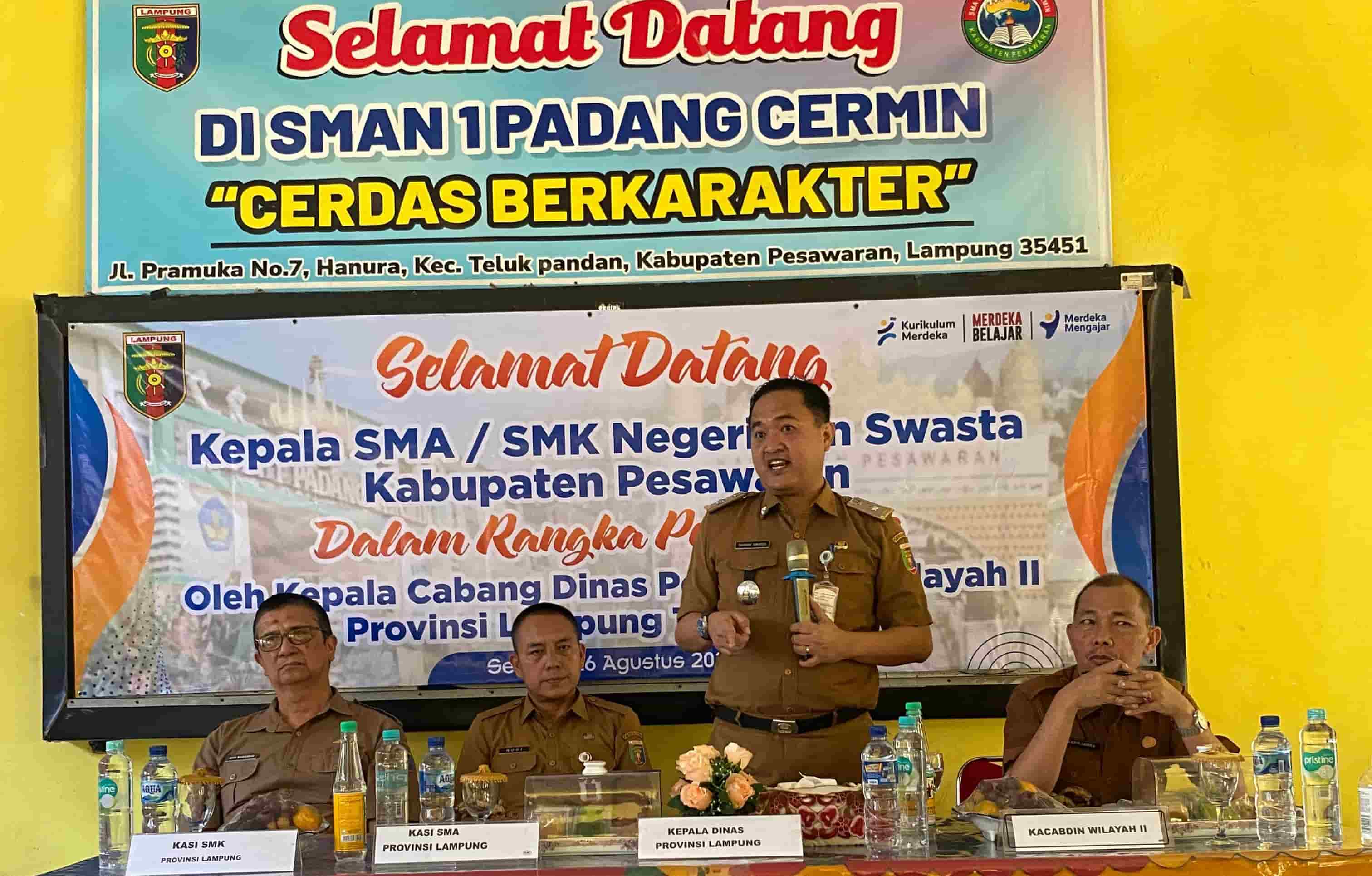 Percepat Program Gubernur, Thomas Amirico Gelar Pembinaan Kepala Sekolah SMA/SMK Wilayah II