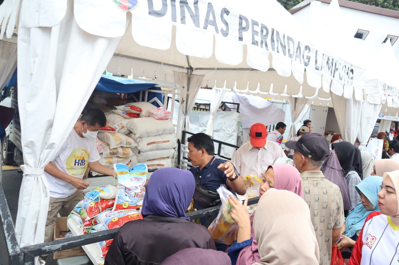 Kejati Lampung Gelar Pasar Murah, Ringankan Beban Masyarakat