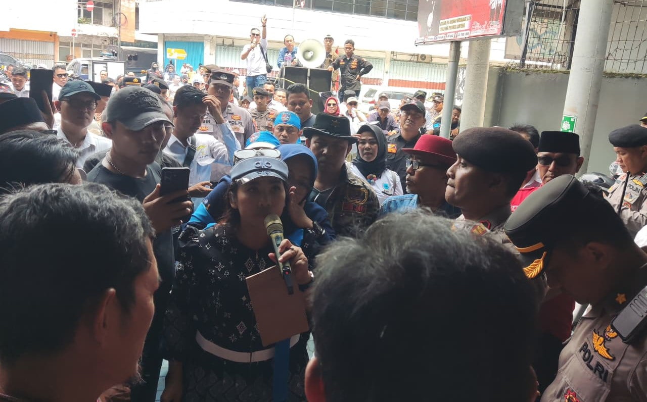 Aksi di Depan BNNP Lampung Pertanyakan Pembebasan 10 Tersangka Pesta Narkoba