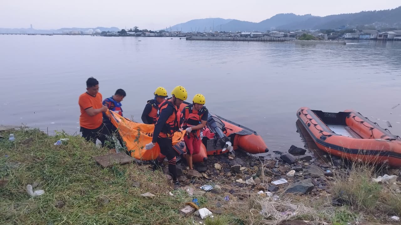 Balita Tenggelam di Pantai Karang Maritim