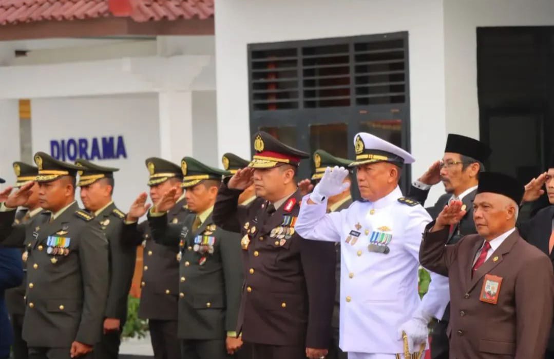 Wakapolda Lampung Hadiri Upacara Ziarah Nasional Peringatan HUT TNI ke-80