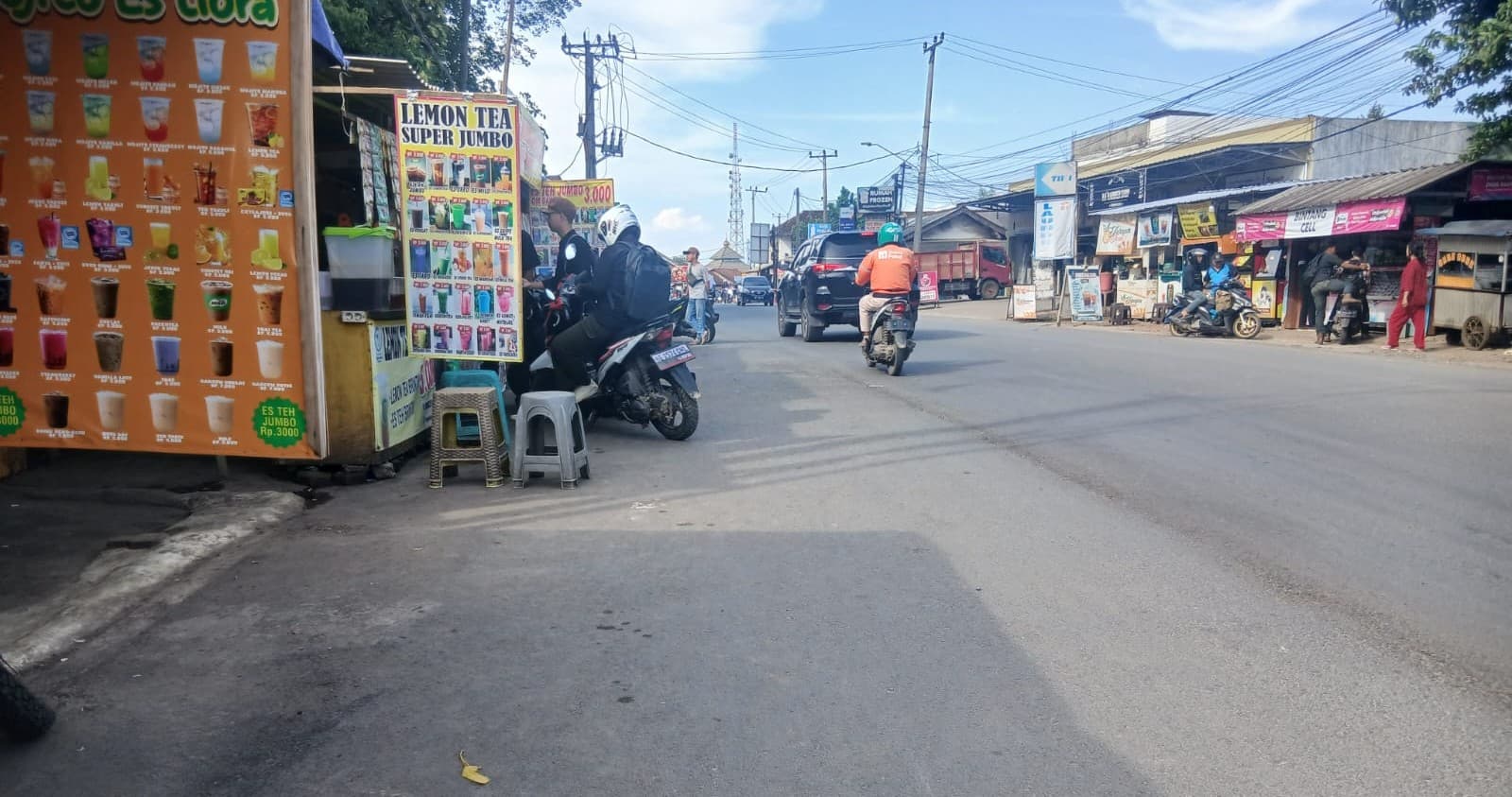 Kemacetan Akibat Pedagang Kaki Lima di Jalan H. Komarudin