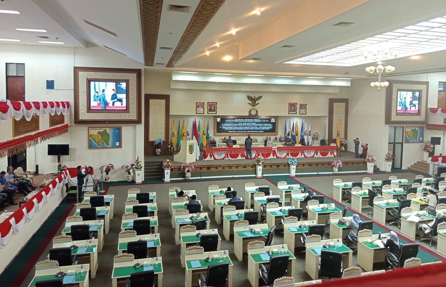 Sekda Lampung dalam Rapat Paripurna Bahas 6 Raperda Inisiatif DPRD