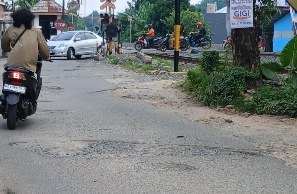 Jalan di Bumi Manti Rusak Parah, Warga Keluhkan Belum Pernah Ada Perbaikan