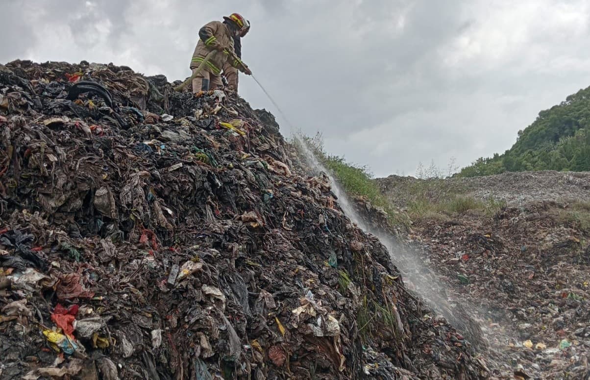 Kebakaran Landa TPA Bakung