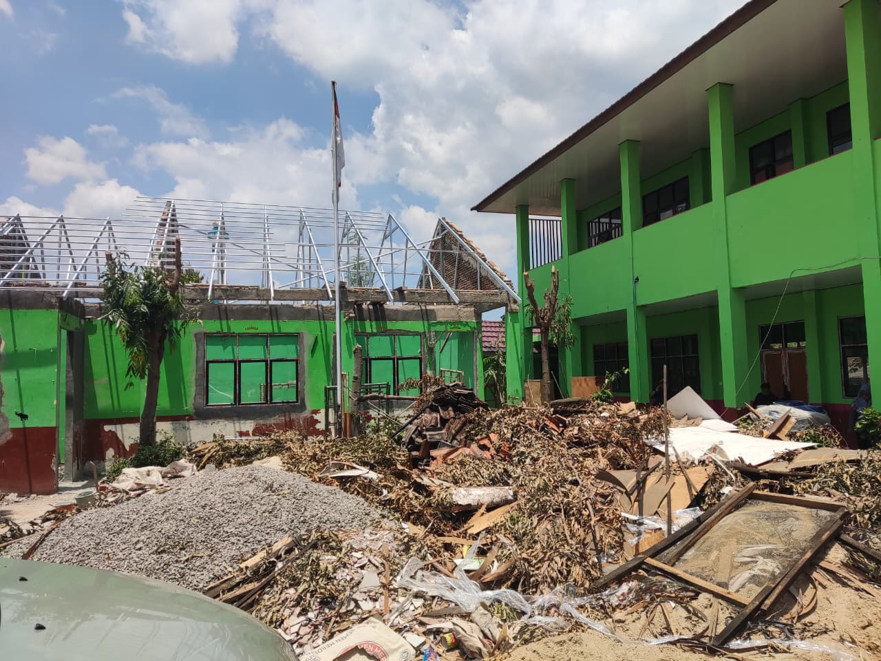 Pihak Sekolah Dipaksa Serahkan Proyek Revitalisasi