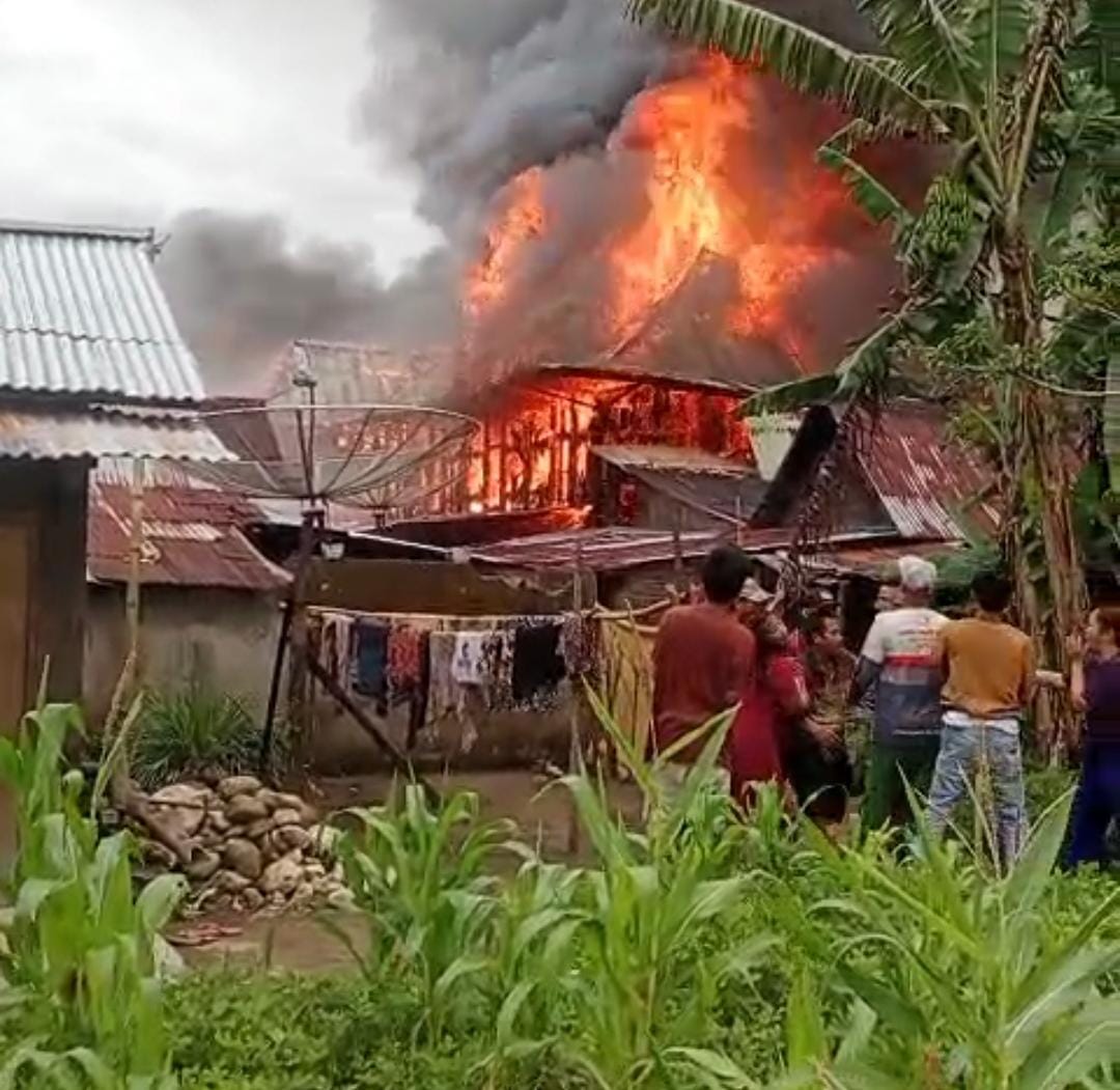 Kebakaran Hangsukan Rumah Warga Canggu Lambar