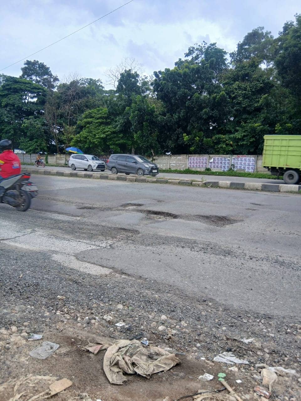 Jalur Vital Jalan Lintas Sumatra di Bandar Lampung Masih Banyak Lubang