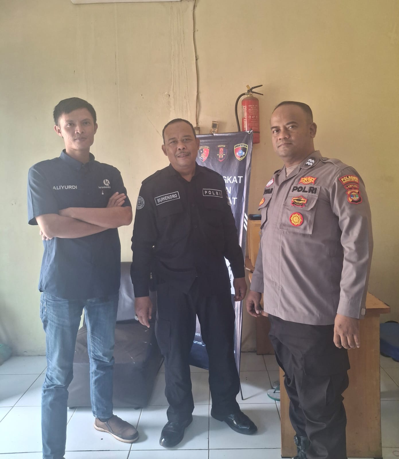Polsek Teluk Betung Gelar Kegiatan Jum'at Berkah, Bagikan Nasi Kotak Kepada Warga