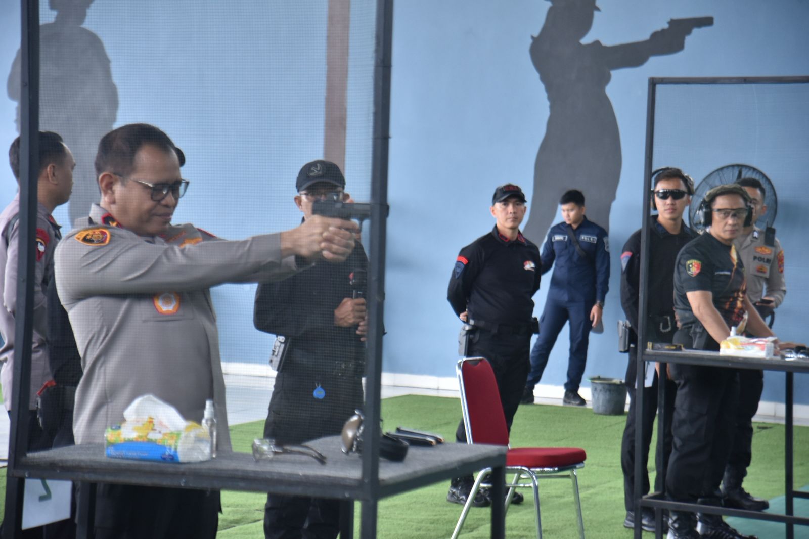 Kapolda Lampung Pimpin Latihan Menembak Bersama Pejabat Utama dan Satbrimob