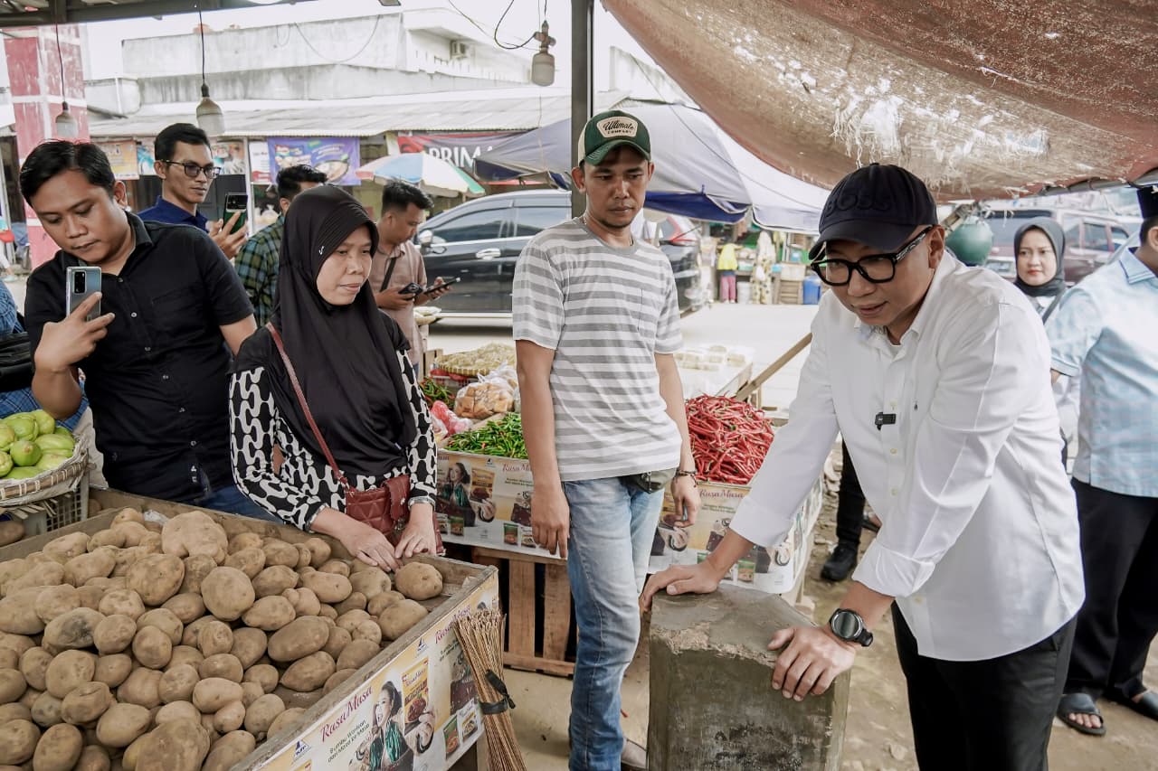 Ngabuburit Ala Gubernur Mirza