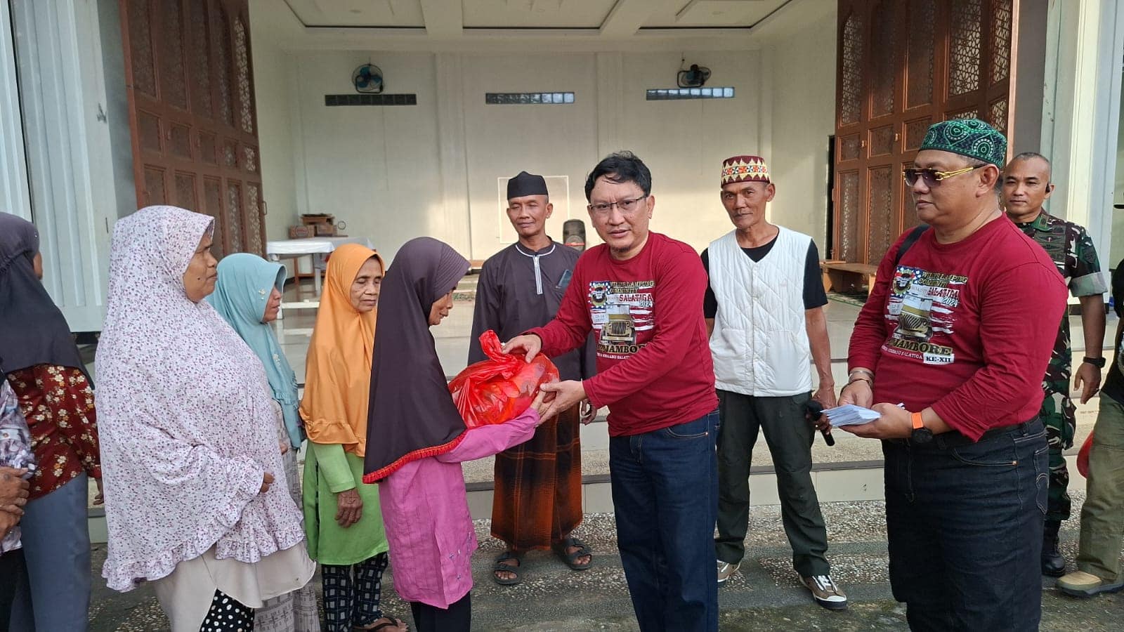 Willys Lampung Comunity Berbagi Kebahagiaan di Bulan Ramadhan