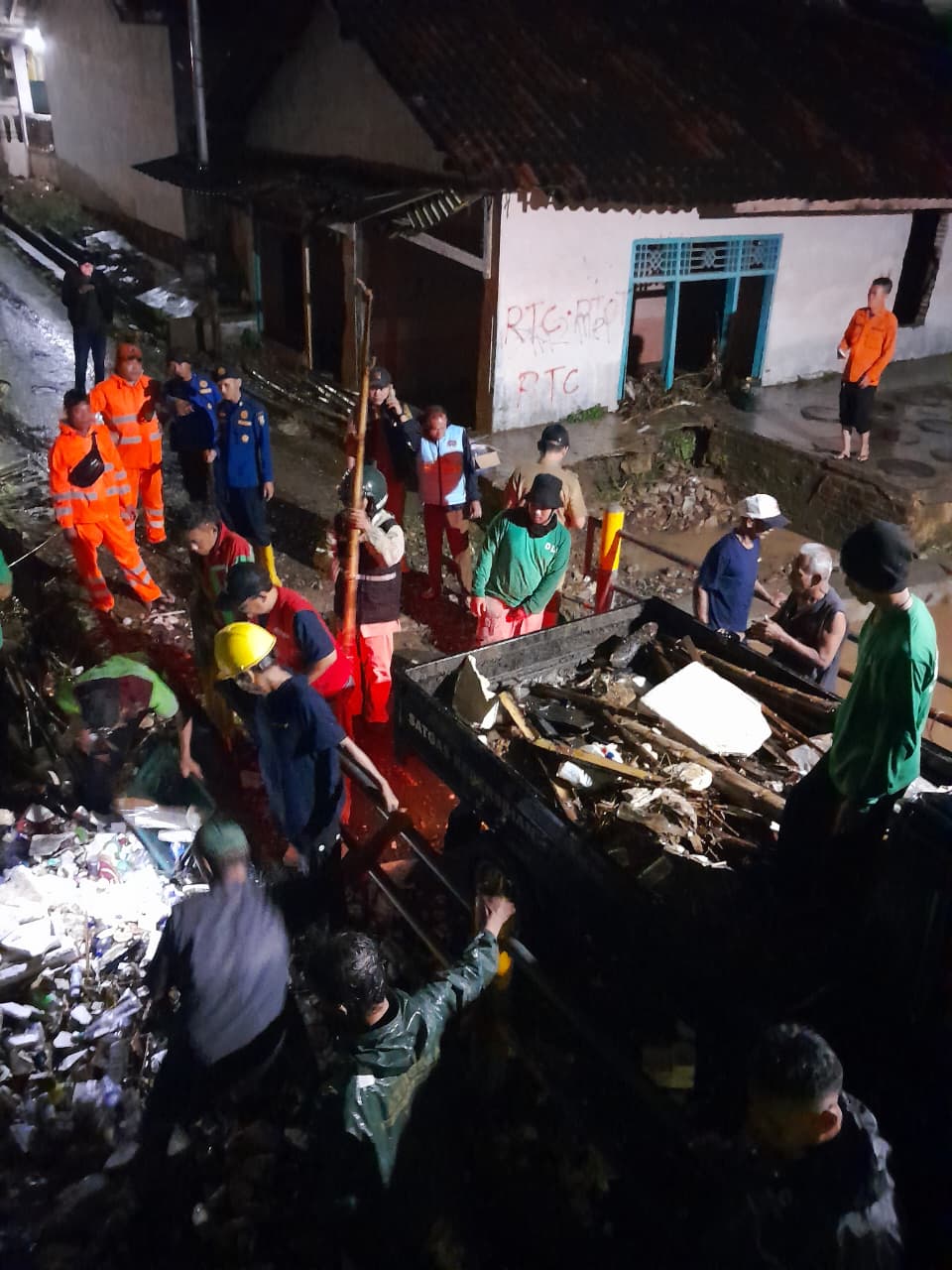 Warga Apresiasi Reaksi Cepat Satgas Gabungan Tangani Genangan Usai Hujan Deras di Bandar Lampung