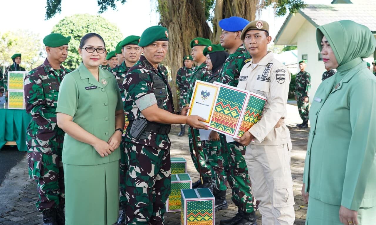 Danrem 043/Gatam Lepas Keberangkatan Cuti Gelombang Pertama dan Berikan Tali Asih