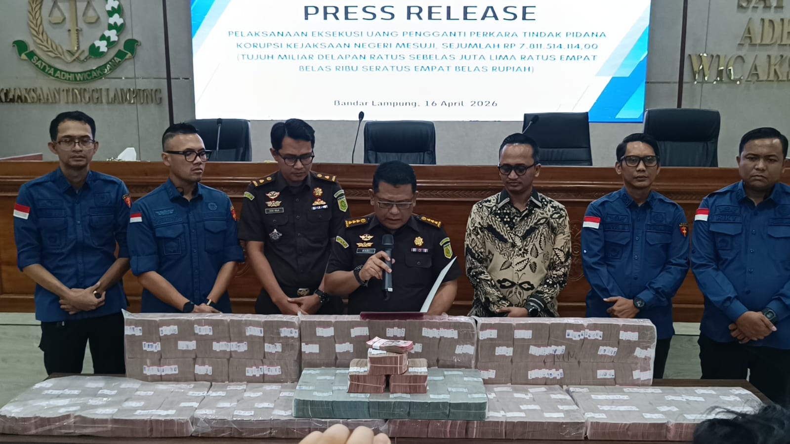 Kejati Lampung Kembalikan Rp7,8 Miliar ke Negara