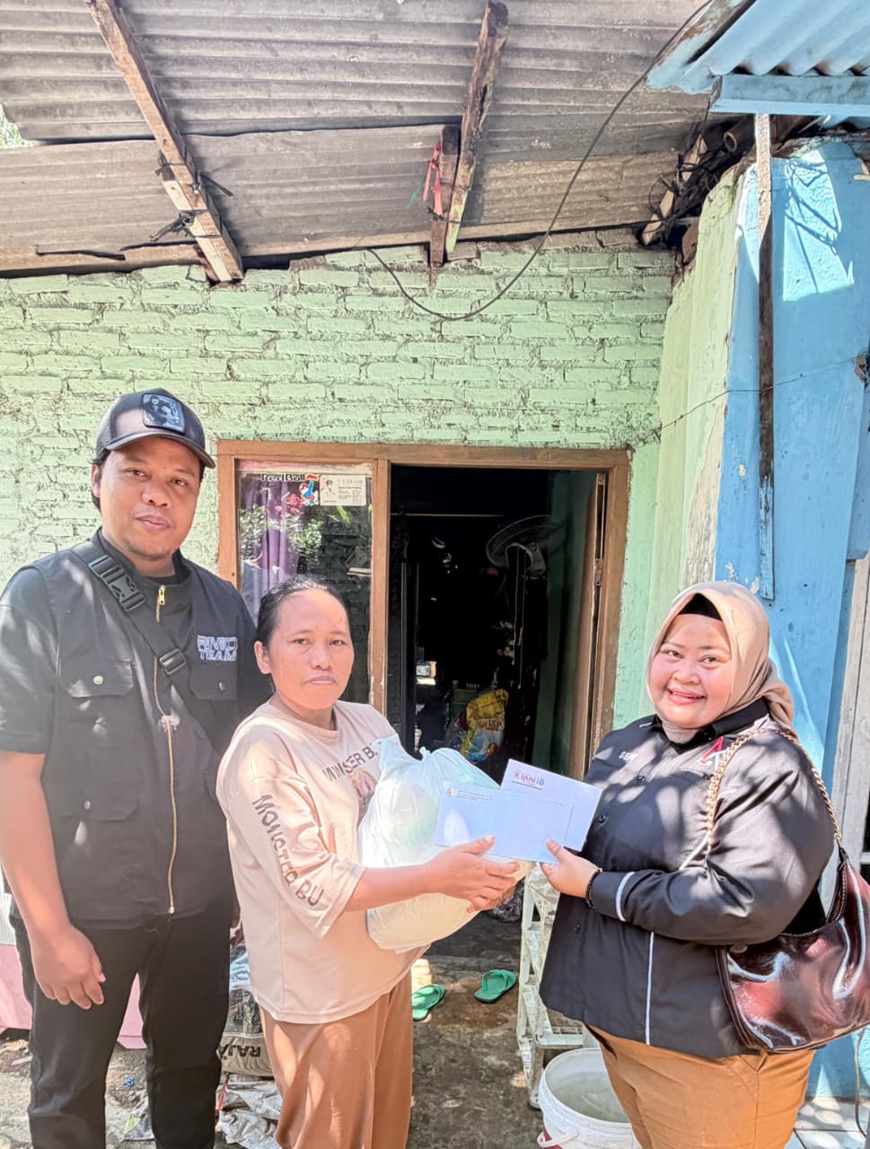 Dewi Mayang Suri Salurkan Bantuan untuk Korban Banjir