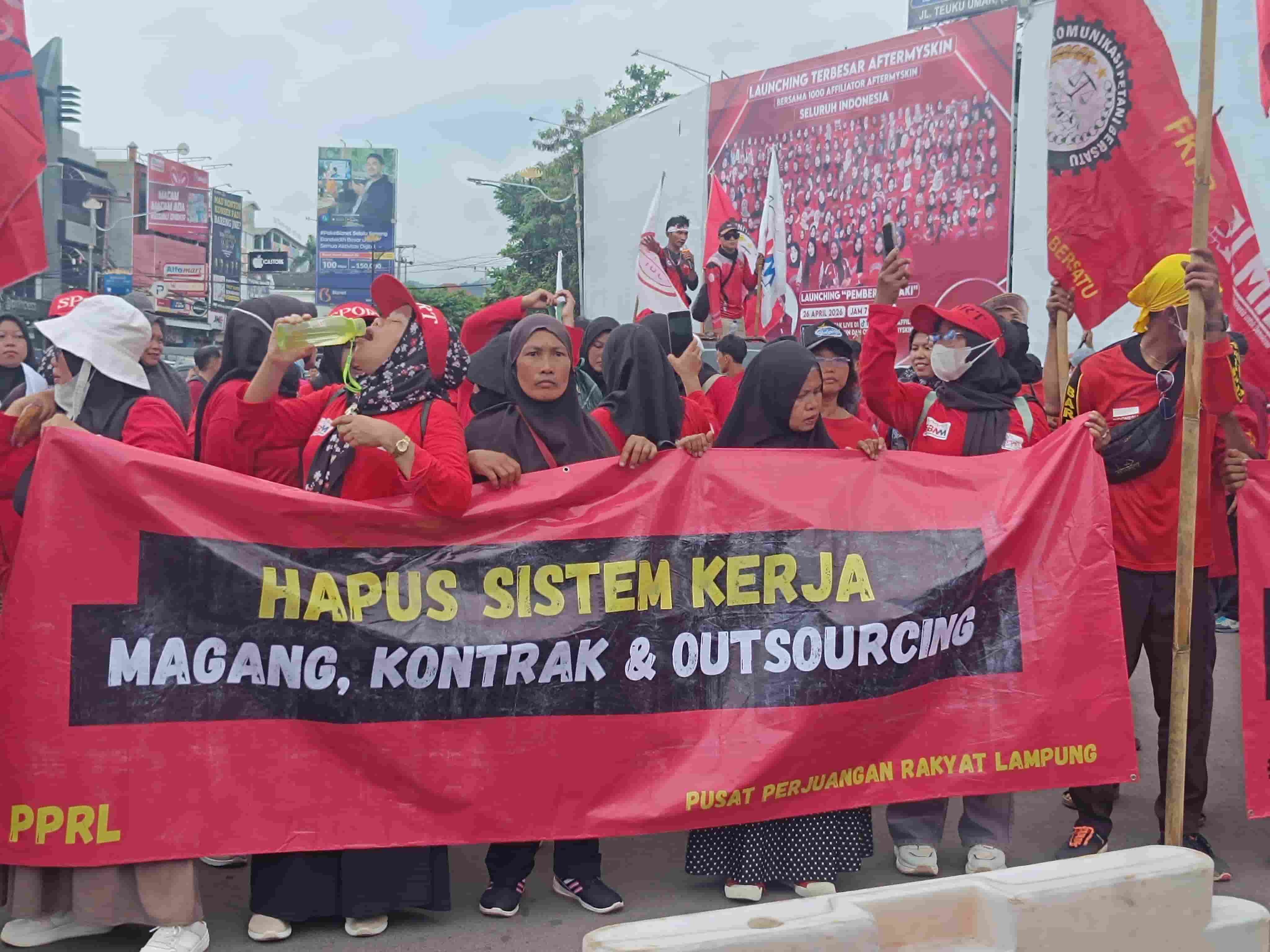 Ratusan Massa PPRL Aksi di Tugu Adipura